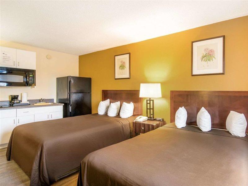 Suburban Studios Chester I-95 Экстерьер фото