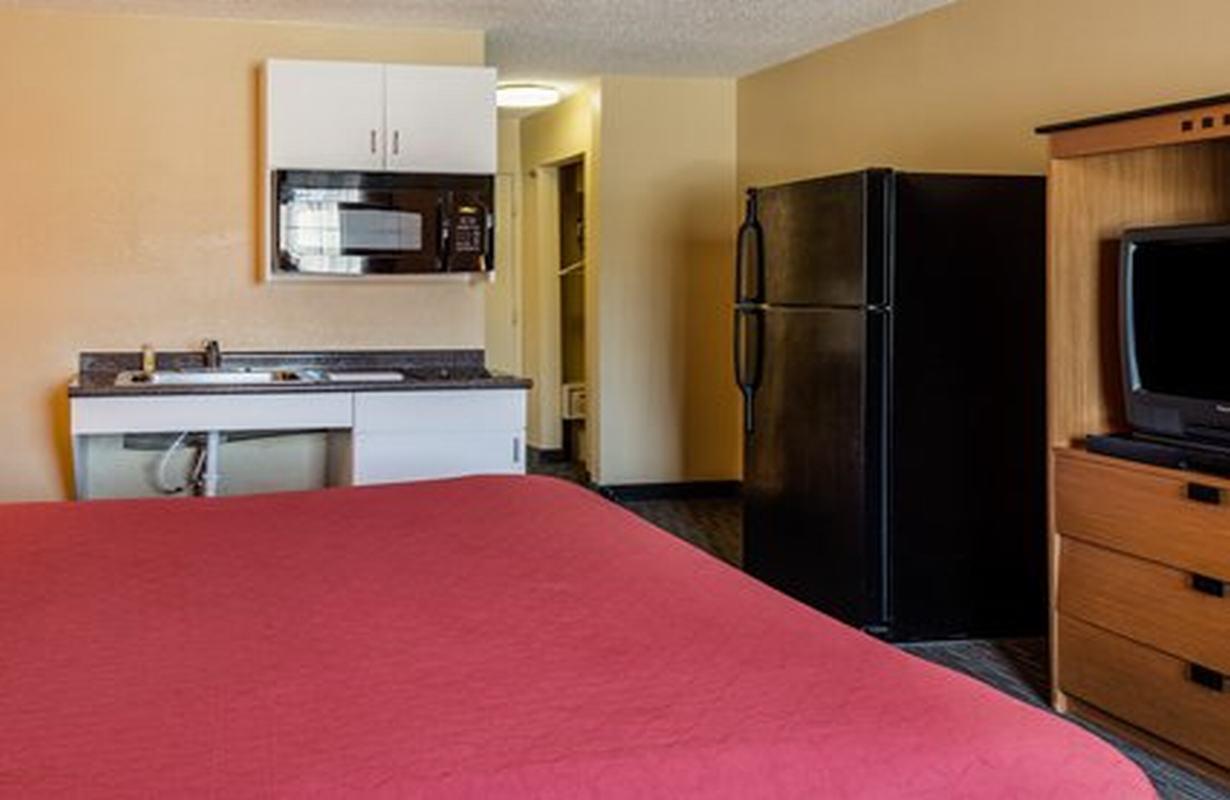 Suburban Studios Chester I-95 Экстерьер фото