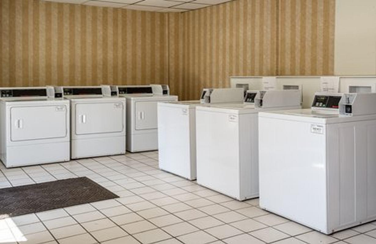 Suburban Studios Chester I-95 Экстерьер фото