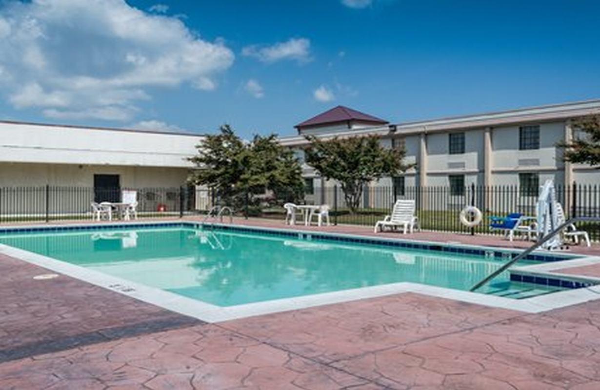 Suburban Studios Chester I-95 Экстерьер фото