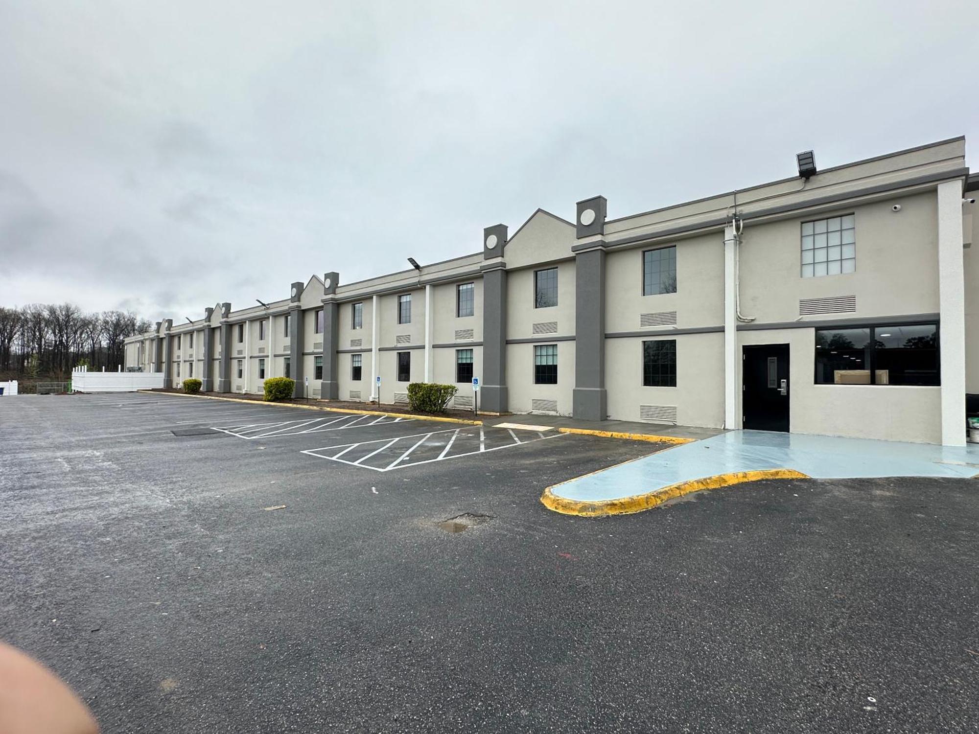 Suburban Studios Chester I-95 Экстерьер фото
